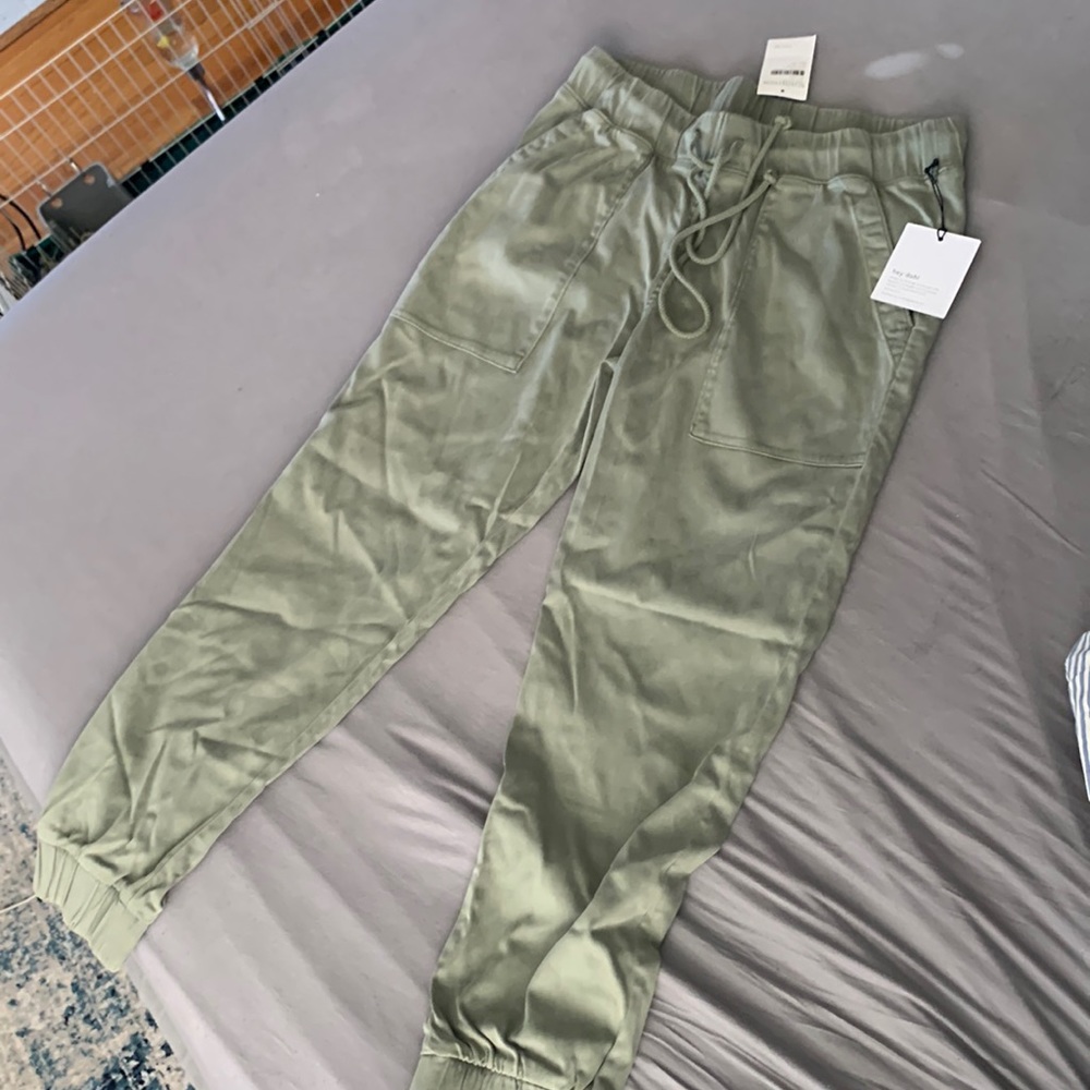 Nordstrom - Bella Dahl Soft Army Pants - NEVER WORN